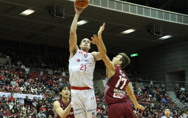 昨日と真逆のミラーゲーム、第3クォーターに怒涛の27連続得点を見せた千葉ジェッツが川崎の猛追をしのいで雪辱