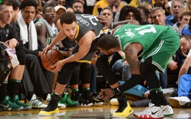 ファイナル前哨戦に相応しい熱戦はウォリアーズが勝利、カリーは怒涛の49得点