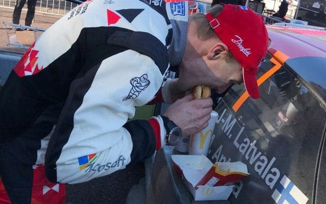 そこをテーブル代わりに？ ニャオキ＆イヌスケ＆けいこのホゲホゲWRC＠モンテその6