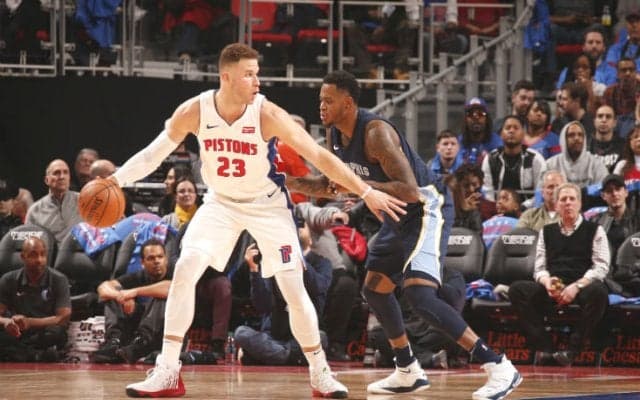 新天地でのデビュー戦を勝利で飾ったグリフィン、チームメートから手荒い祝福で歓迎される