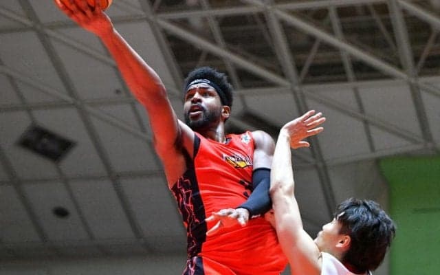 攻守にチームバスケを徹底した三遠ネオフェニックス、退場者を出した名古屋Dを圧倒する100点ゲームで勝利