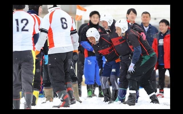  ヨサク、ワタ、モグが共演。津軽雪上ラグビー大会、第52回大会も盛り上がる。 