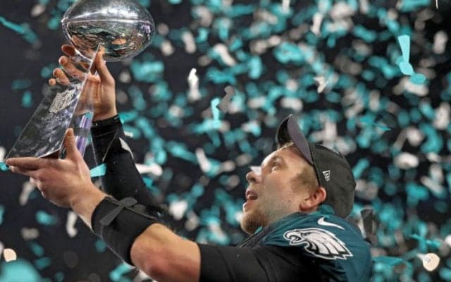 NBAスターもスーパーボウルに熱狂！ エンビードがカリーがスタジアムに足を運ぶ