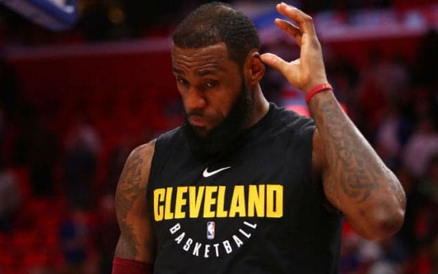 『ウォリアーズ移籍』の噂はレブロン発信？ ホークスGM「彼はメディアを使う達人」