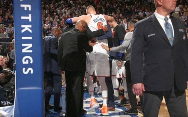 ニックスのポルジンギスが左ひざの手術を無事終える「強くなって戻って来る」