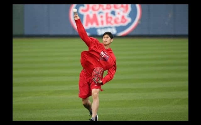 “初日”から異例の抜擢、MLB公式が大谷の特製「バレンタインカード」公開