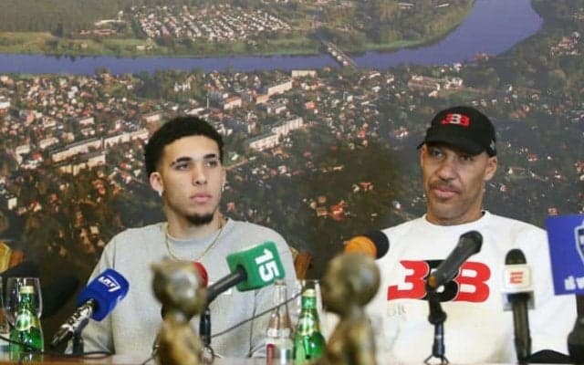 ラバー・ボールの強硬手段「リアンジェロと契約しないならロンゾは再契約しない」