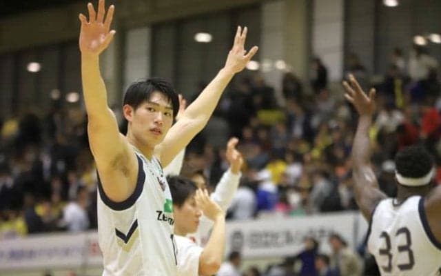 加入時の気負いもなくなり本領発揮、密着マークで琉球の堅守に貢献する須田侑太郎