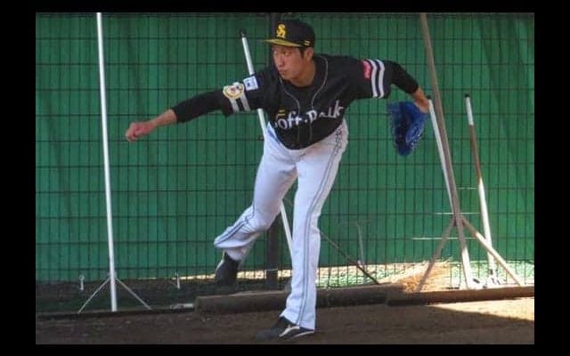鷹ドラ1吉住が初ブルペンに手応え　ストレートのみ32球「腕振れている」