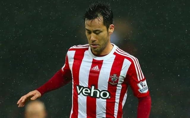 吉田麻也が左ヒザ負傷、靭帯損傷でギプス姿をSNSに投稿