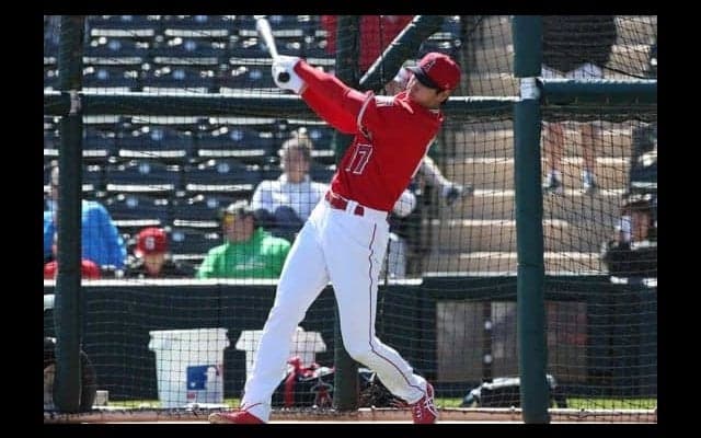 【MLB】大谷のバックスクリーン越え特大弾に同僚驚愕「コルクバット使ってるのか？」