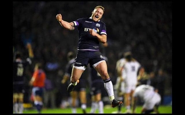  ホームの大観衆を前にイングランドを破る。スコットランドが大金星！ 