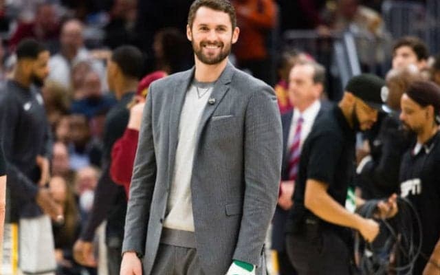 キャバリアーズ低迷の責任を問う批判に、ケビン・ラブが『優勝リング動画』で回答