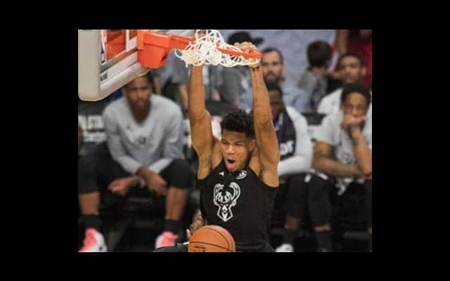 「ギリシアの怪物」アデトクンボはNBAプレーオフでも大暴れするか