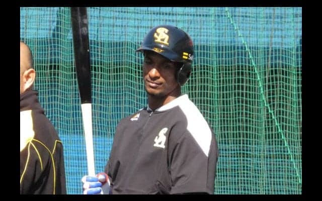 鷹新助っ人グラシアルが初対外試合で2安打　自ら犠打も決め「自信はある」