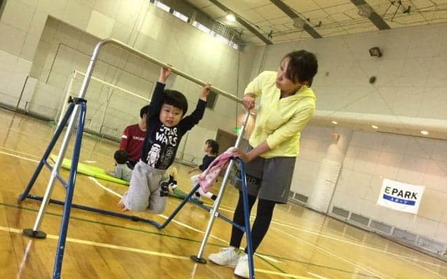 3～8歳対象・参加費2000円！ママ講師が教える「鉄棒教室」＆「マット運動教室」