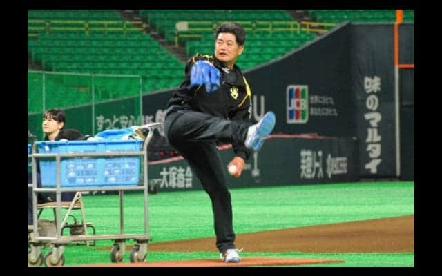 ホークス工藤監督早出特打で打撃投手　上林のバットへし折り「明日一面だ！」