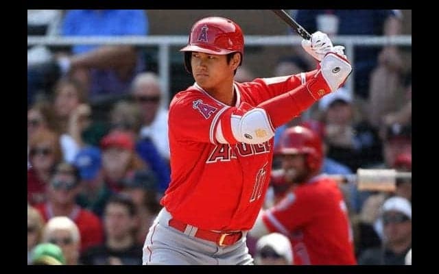 カーショーVS「7番DH」大谷翔平、第1打席はスローカーブで見逃し三振