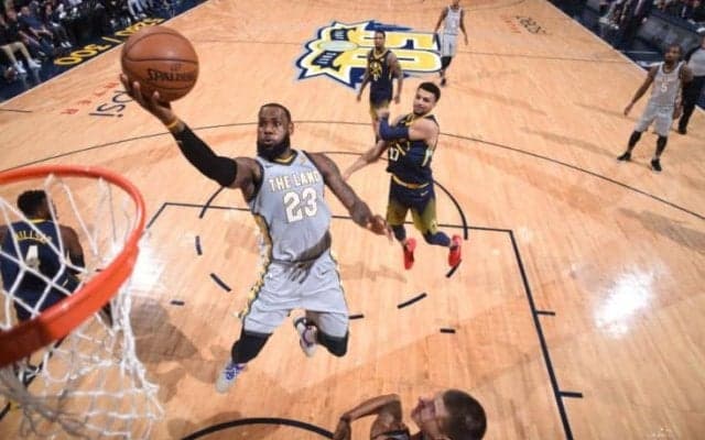 独壇場レブロン、プレーオフ進出に執念を見せるナゲッツをモンスタープレーで下す