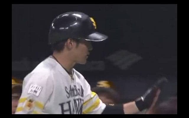 ホークス甲斐が執念の一打　ボール球に食らいつき得点生むニゴロ