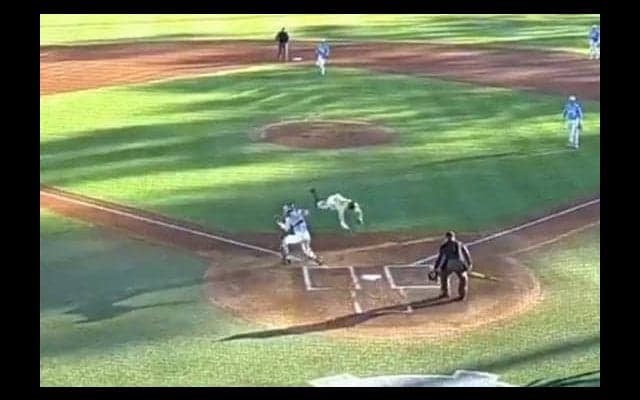 出た、忍者走塁！　米大学で驚愕プレー　前方宙返りで捕手を飛び越え先制点