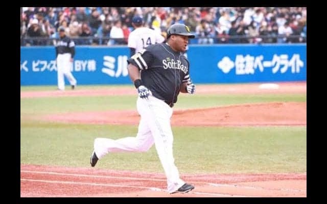 鷹デスパイネが驚愕の3打席連続ホームラン　6回の第3打席でも左翼席へ