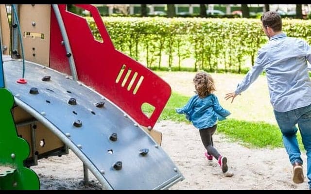 子どもと一緒に遊ぼう！運動不足を解消し、親子関係をよくする遊び4選