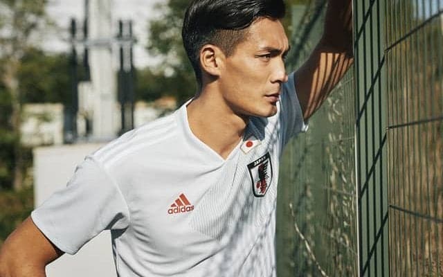 サッカー日本代表、新アウェイユニフォームはライトグレー…光り輝く未来を表現