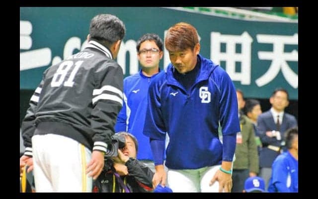 中日・松坂、元同僚からバット2本ゲット　「今年は多く打席に立てる」