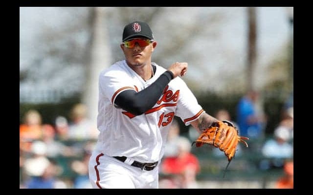 【MLB】遊撃転向マチャドが驚異の鬼肩披露　三遊間深くから剛速球で余裕のアウト