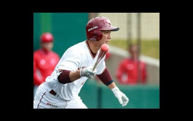 「バカになれる男」楽天・岡島豪郎は、選手会長、第３の捕手と大忙し