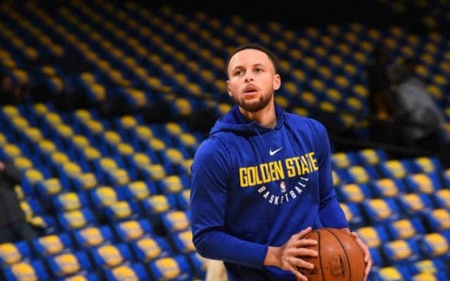 ウォリアーズに暗雲、ステフィン・カリーが復帰戦でひざを痛めて再び負傷離脱