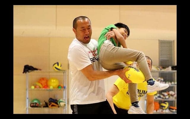  タケオミ先生、熱く、楽しく。仙台で「ふれあいラグビー教室」を開く。 