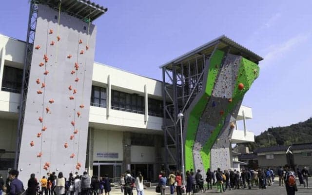 “クライミングの聖地”を目指す鳥取県に、3種目整備の「倉吉スポーツクライミングセンター」が誕生