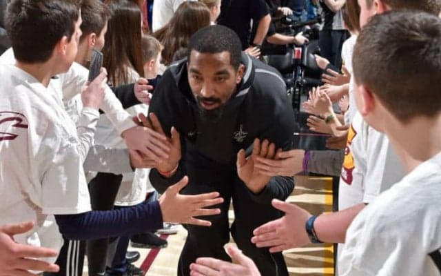 キャバリアーズのJR・スミス、セラピー犬に助けられホーネッツ戦で久々の爆発