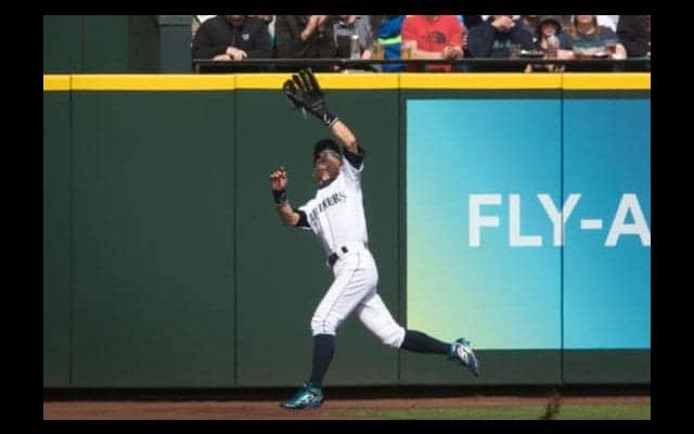 MLB最年長イチローのスーパー捕球にメディア驚嘆「不老の奇跡」「ワオ」