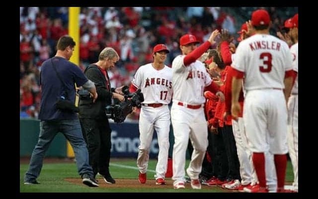 【MLB】大谷翔平、本拠地に初お目見え　セレモニーの大歓声は主砲プホルスに匹敵