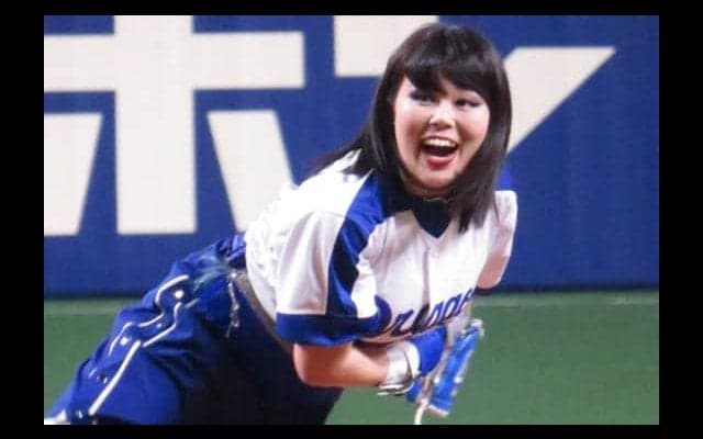 ブルゾンちえみが中日vs巨人戦で球速35億キロの始球式　自己採点は「35億点」