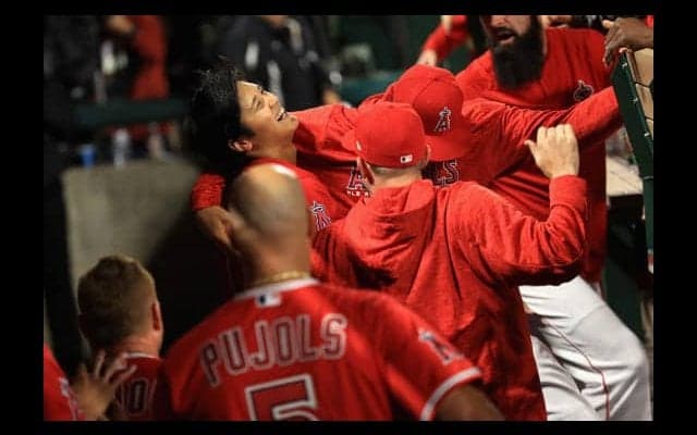 【MLB】初HRに興奮の大谷、抱きつかれた同僚は“塩対応”断念「彼は巨漢だからね…」
