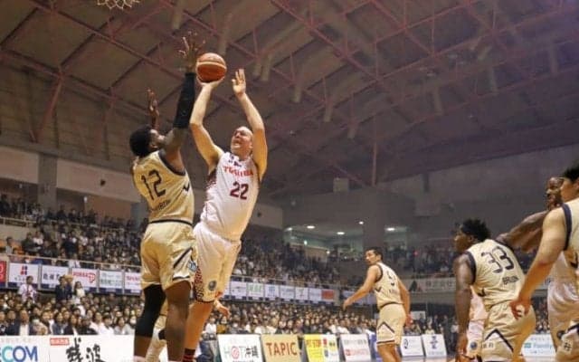 課題の第2クォーターで堅守を見せた川崎ブレイブサンダースが敵地で琉球に圧勝！