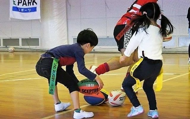 “タックルなし”のラグビー「タグラグビー」を親子で体験！5歳以上～小学生対象・1回2000円