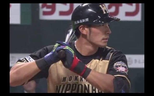 日本ハム大田が今季初アーチ　鷹バンデンハークから追撃のソロを放つ
