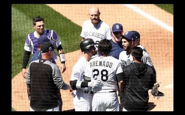 【MLB】ロッキーズ主砲が大激怒で衝撃の大乱闘　パドレス右腕に右フック、結末は…