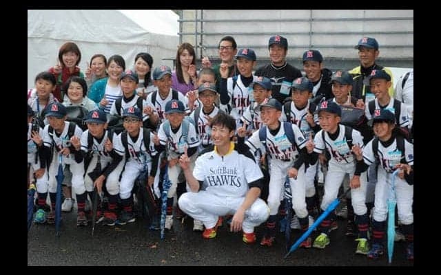 ホークス本多、被災地での約束果たす　菊陽西小の野球少年を招待