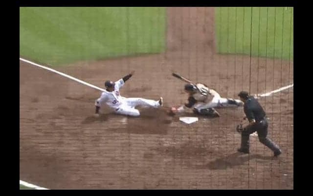 “神の手”ならぬ“神の足”!?　オリ・マレーロ、ミット手前で左足浮かせる好走塁