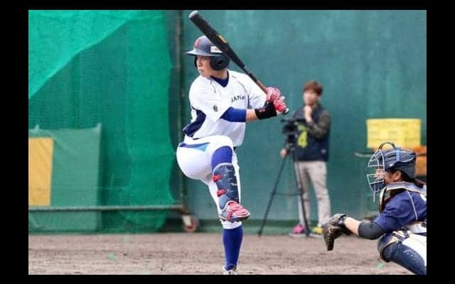 身長159cmもフルスイングで柵越え　プロから女子野球W杯を目指す“6割打者”