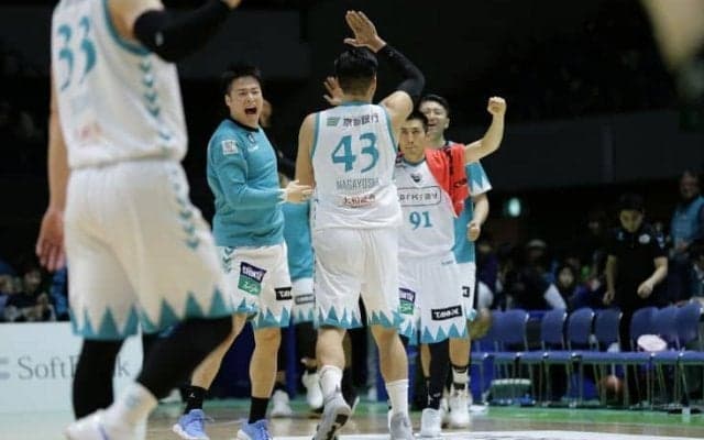 ジョシュア・スミスがゴール下を支配、京都ハンナリーズが北海道との接戦を制する