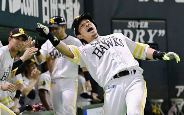 相手エースを打ち崩す！福岡ソフトバンク・松田が先制2ラン！