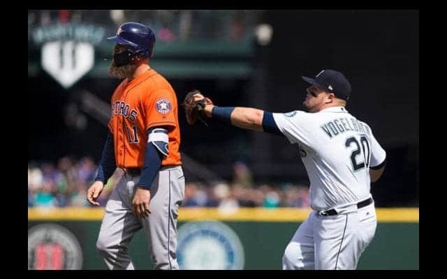 MLBで「史上最も奇妙なトリプルプレー？」　あっという間に動画再生25万回超