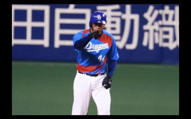 “竜のモヤさま”昇格即4安打3打点　未経験の一塁手には「ワオ…」と頭抱える